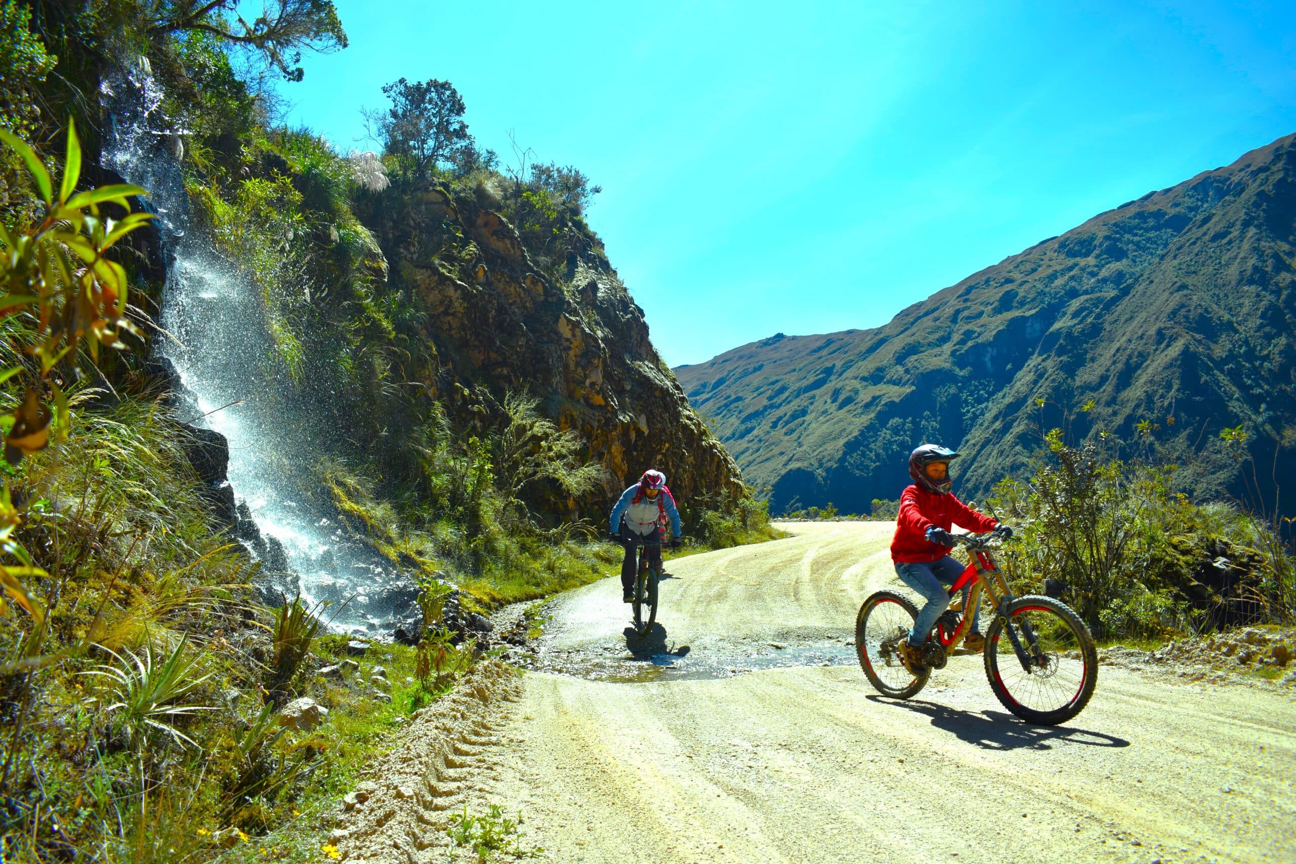 VIVID Peru adventurers exploring the Peruvian outdoors